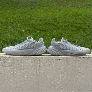 Adidas Men  Gray Athletic Shoes (9.5 )